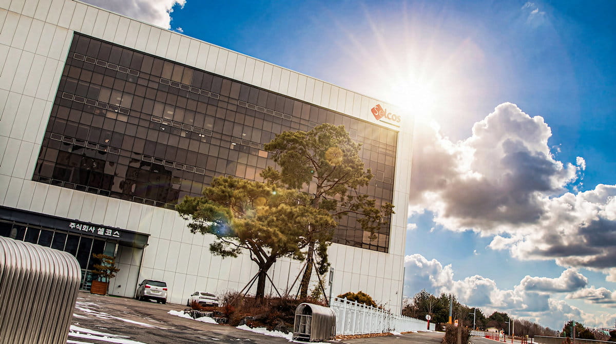 Exterior view of SELCOS factory facade under sunlight
