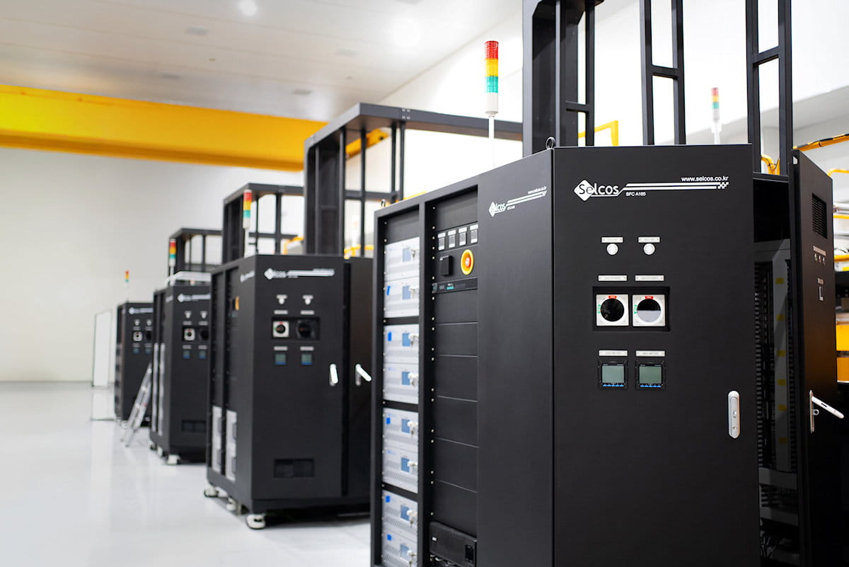 High vacuum chamber unit and system control section